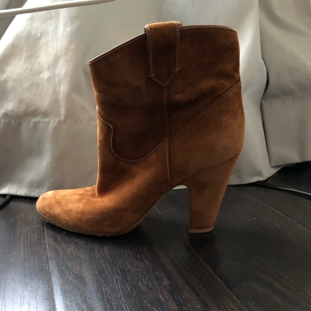 Gianvito Rossi tan suede booties!!!!